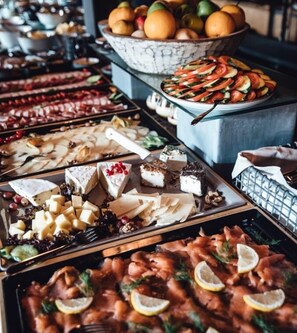 Daily buffet breakfast (EUR 23.90 per person)