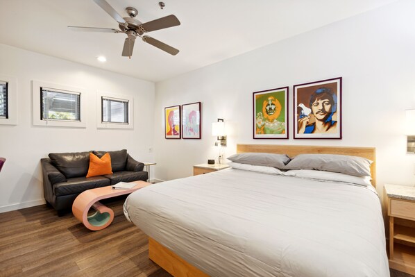 Iron/ironing board, free WiFi, bed sheets