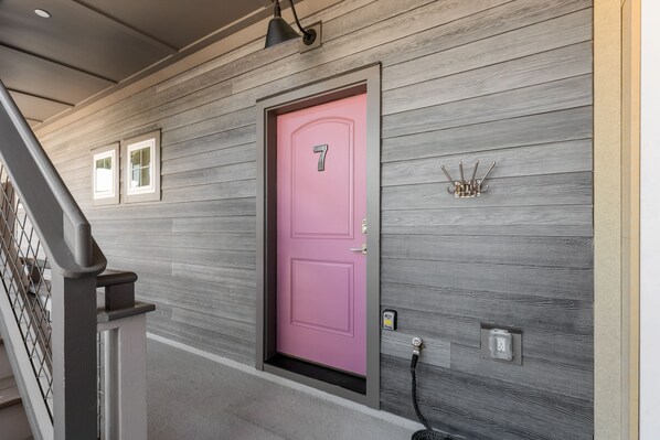 Interior - Boutique Hotel Folly Room 7: Deluxe Studio with a spacious deck and marsh views (Folly Beach)