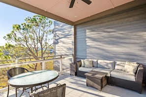 Property grounds - Boutique Hotel Folly Room 8: Deluxe Studio with a spacious deck and marsh views (Folly Beach)