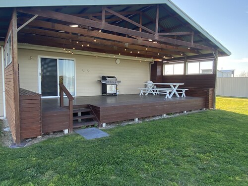 Silver Seas - Plenty of space for family fun! Backyard Cricket Delight!!