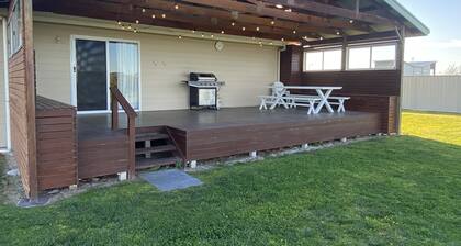 Silver Seas - Plenty of space for family fun! Backyard Cricket Delight!!