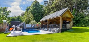 Piscine extérieure, piscine chauffée