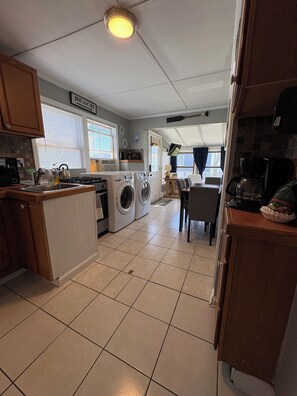 Microwave, stovetop, dishwasher, coffee/tea maker - Beachy Bay Breeze Bungalow (West Haven)