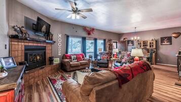 Studio (3 Bedrooms) | Bagian depan properti