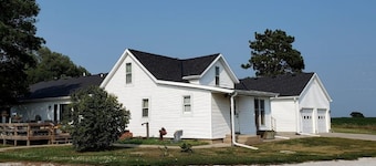 Sunset View beautiful quiet country 2-bedroom