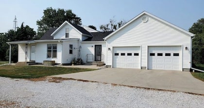 Sunset View beautiful quiet country 2-bedroom