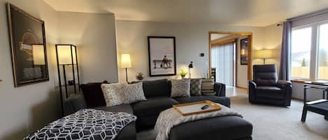Smart TV, fireplace, DVD player