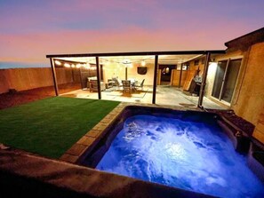 Terrace/patio - The Tipsy Moon-New Hot Tub-Beautiful Mid-Century Modern Home-20min to Sedona (Cottonwood)