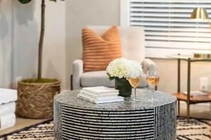 Interior - The Tipsy Moon-New Hot Tub-Beautiful Mid-Century Modern Home-20min to Sedona (Cottonwood)