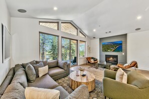 TV, fireplace, table football, books - High Meadow Luxury 5BR,3BA- 8 Min to Heavenly (South Lake Tahoe)