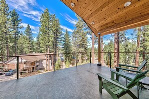 Terrace/patio - High Meadow Luxury 5BR,3BA- 8 Min to Heavenly (South Lake Tahoe)