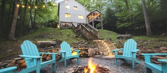 Streamside Family Lodge w/ fireplace, game room, sauna, multiple pools & skiing