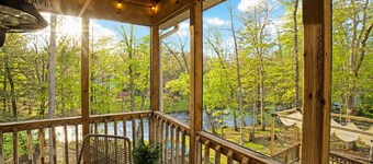 Streamside Family Lodge w/ fireplace, game room, sauna, multiple pools & skiing