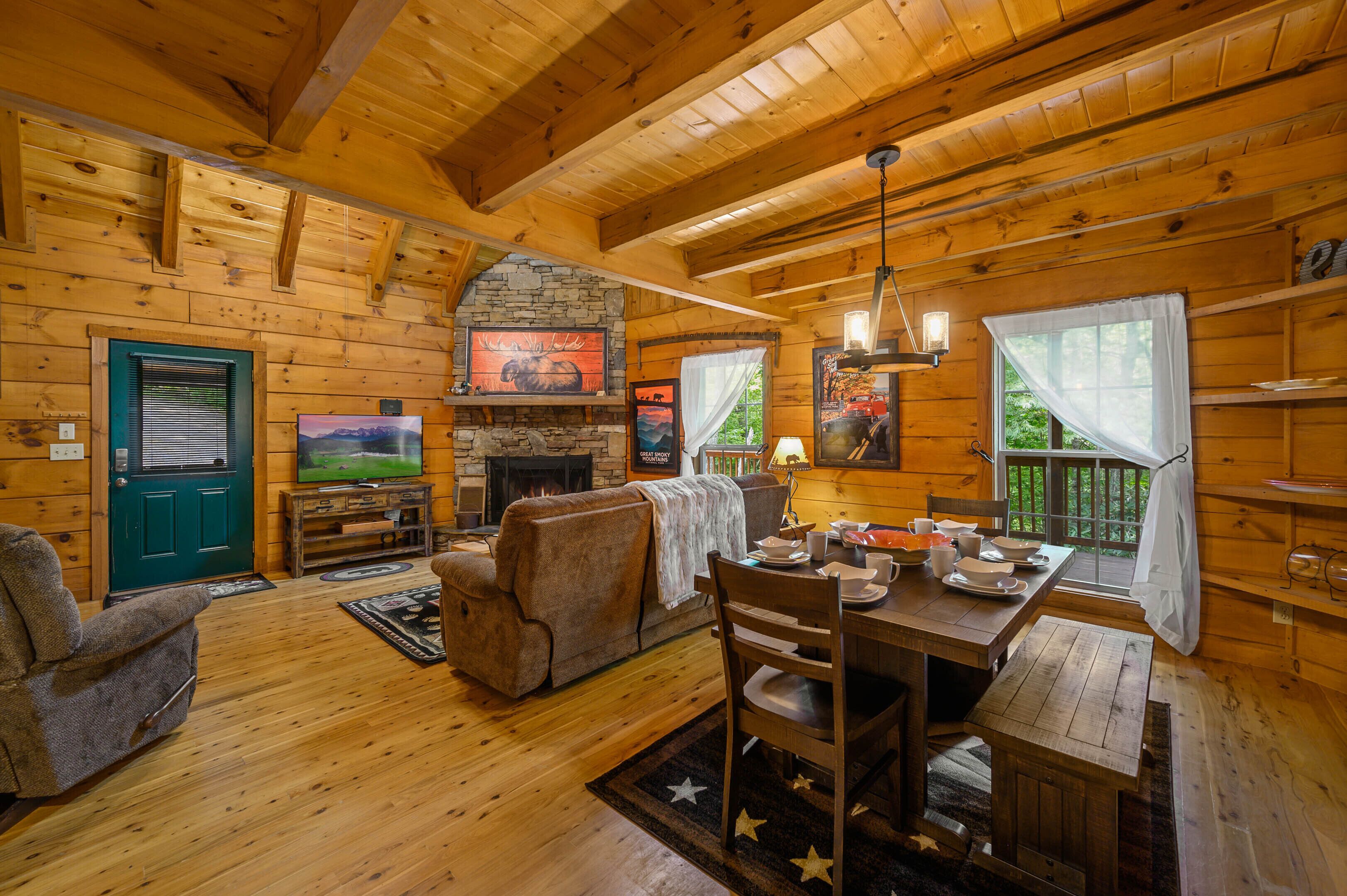 Una Smart TV, una chimenea, videojuegos