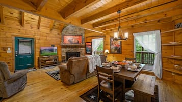 Una Smart TV, una chimenea, videojuegos