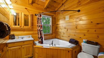 Combined shower/tub, jetted tub, hair dryer, towels