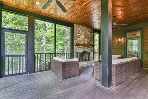 Property grounds - Modern Cabin 25 Min to Asheville/10 to Lake Lure (Gerton)