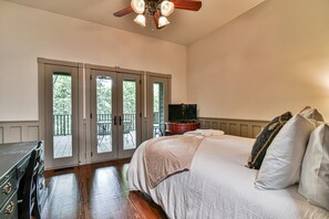 4 bedrooms, desk, iron/ironing board, travel cot - Modern Cabin 25 Min to Asheville/10 to Lake Lure (Gerton)