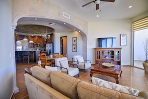 Living area - Esmeralda Beach Resort 3 Bedrooms Condo B 1101 (Puerto Peñasco)