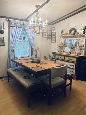 Dining - Berry Mountain Escape (Sylva)