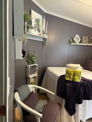 3 chambres, lit avec matelas en mousse à mémoire, bureau