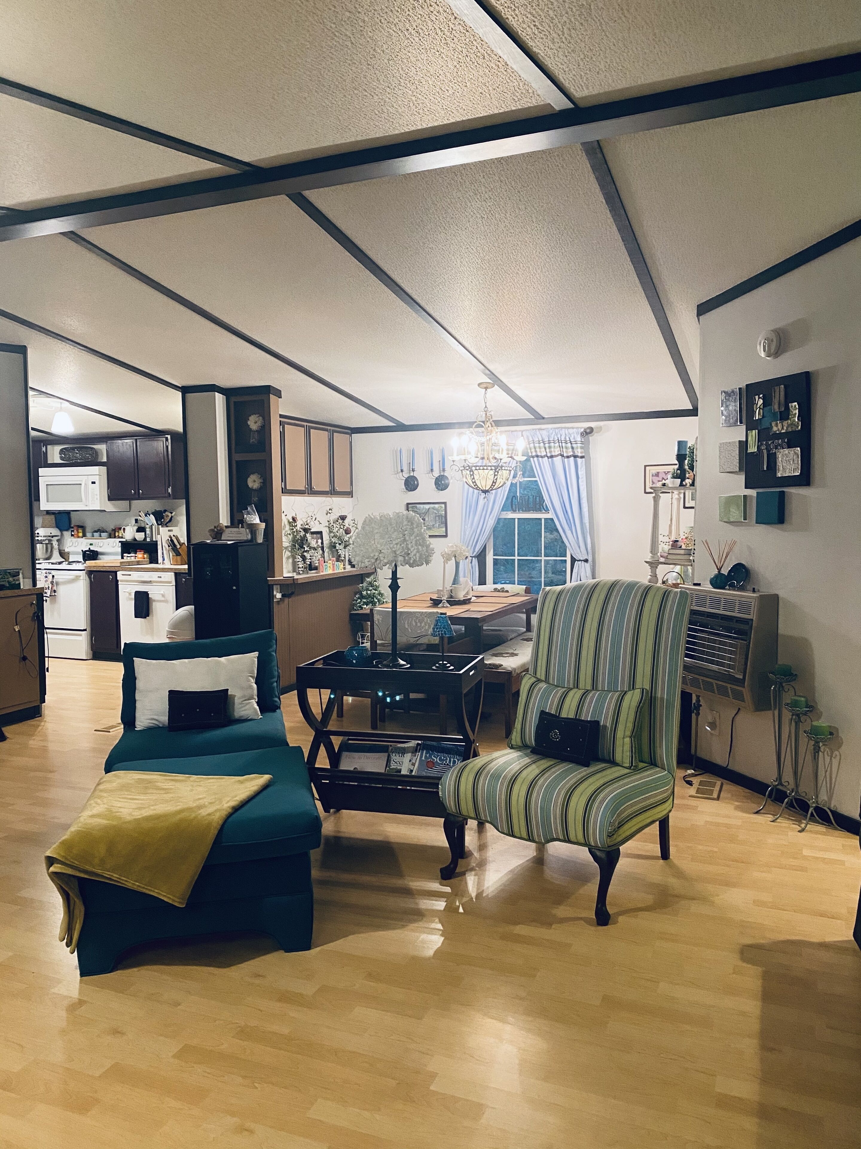 Tv, eldstad, Netflix och Hulu