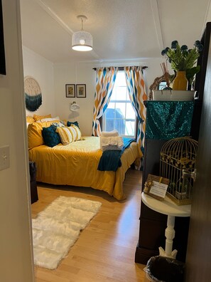3 chambres, lit avec matelas en mousse à mémoire, bureau