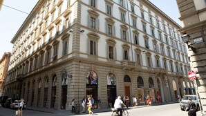 A multi-story building with a classical architectural style, featuring arched windows and a central entrance. - Florence Luxury Apartment al Duomo by Mmega (Firenze)