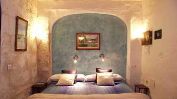 Caja de seguridad en la habitación y escritorio