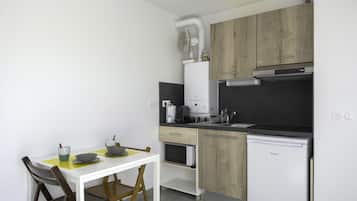 Fridge, microwave, coffee/tea maker, toaster