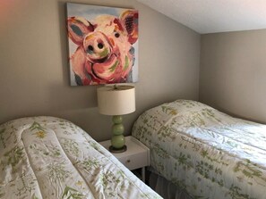 3 chambres, fer et planche à repasser, accès à Internet, literie fournie