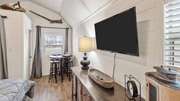 WiFi (無料)、ベッドシーツ