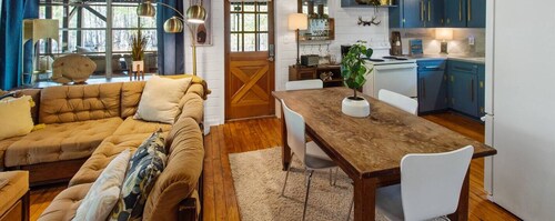 Wyldewood~Caddo Lake Cabins with Kayaks