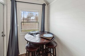 Dining - Wyldewood~Caddo Lake Cabins with Kayaks (Oil City)