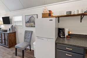 Interior - Wyldewood~Caddo Lake Cabins with Kayaks (Oil City)