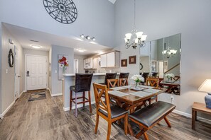 Dining - Watefront Branson Condo w/ Screened-In Balcony! (Branson)