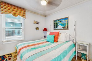 2 bedrooms, free Internet, bed sheets