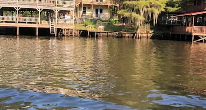 Cypress Chalet- Caddo Lake Cabin 4 with Kayaks! Caddo Lake Cabins, Oil City, La