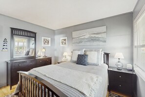 2 bedrooms, iron/ironing board, Internet, bed sheets