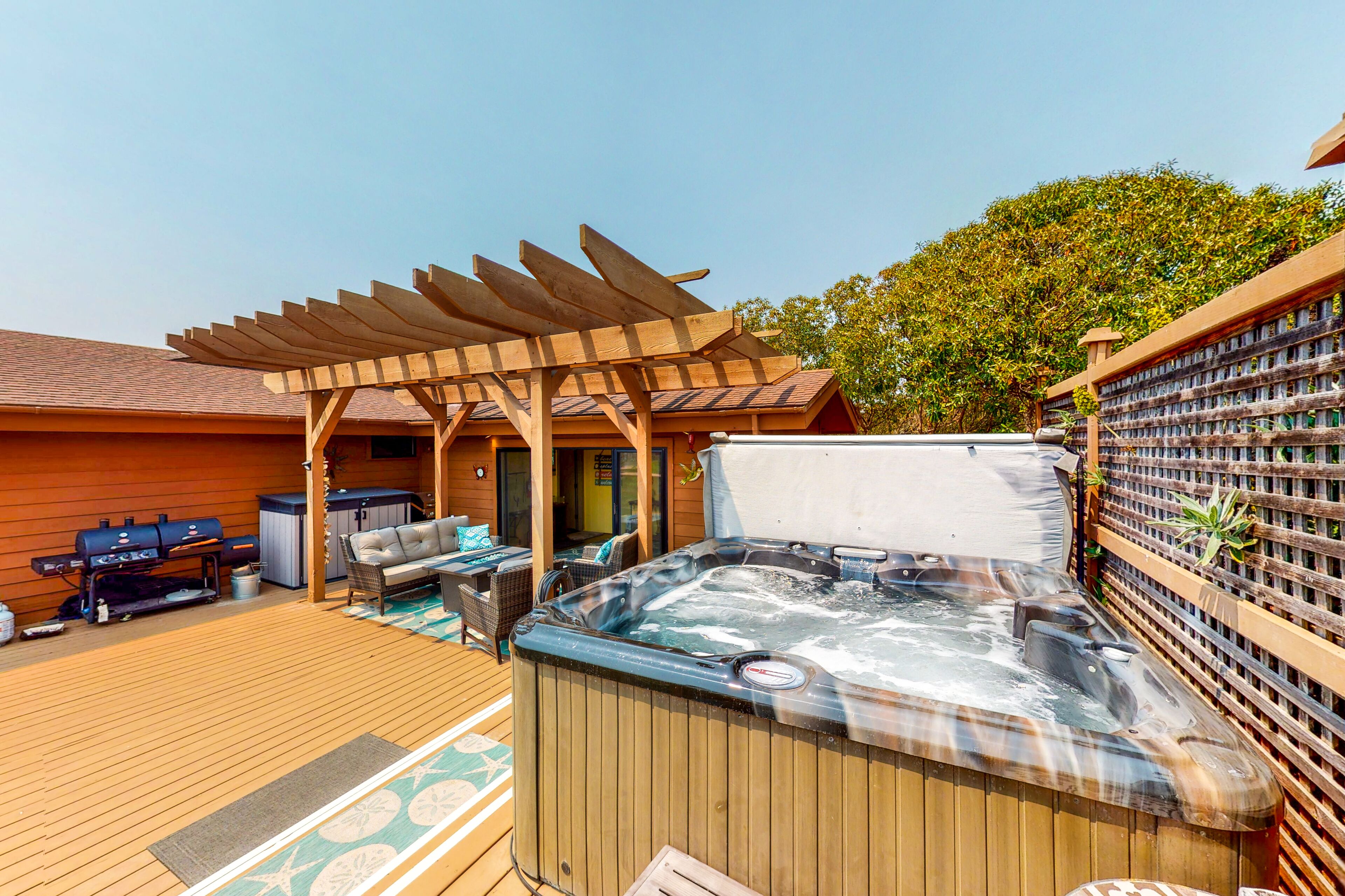 Stunning Home w/Panoramic Ocean Views, Private Hot Tub, Free WiFi, Large Deck