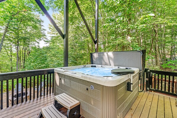 Outdoor spa tub