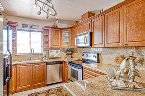 KĂŒhlschrank, Mikrowelle, Ofen, Herdplatte