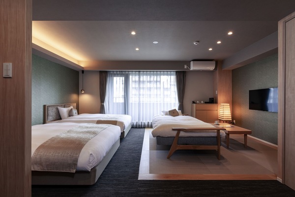 Deluxe Twin Room, Non Smoking | In-room safe, desk, blackout drapes, free WiFi