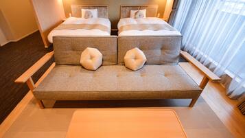 Deluxe Twin Room, Non Smoking | Living area