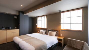 Caja de seguridad en la habitación, escritorio y cortinas blackout