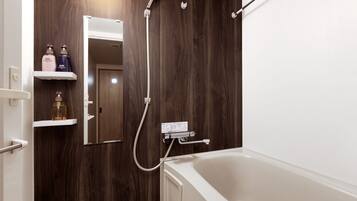 Superior Twin Room, Non Smoking | Bathroom | Free toiletries, hair dryer, slippers, bidet