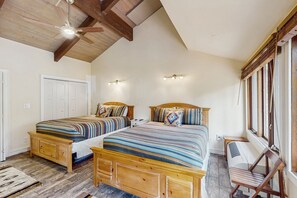 2 bedrooms, iron/ironing board, Internet, bed sheets