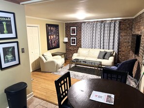 Smart TV - Stylish Place in Popular Downtown Spot, Min to LSU (Baton Rouge)