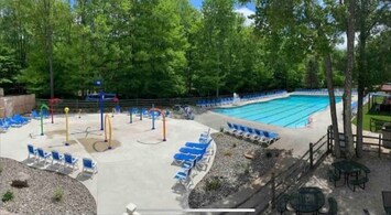 Outdoor pool & Splash zone.